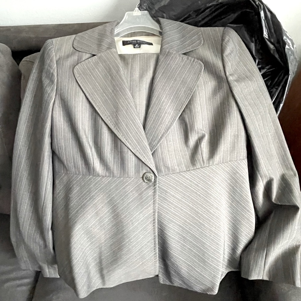 Anne Klein 2 piece pantsuit - gray striped